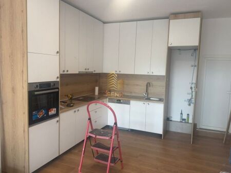 Qira, Hyrje Private 2+1+Post Parkimi, Shkoze, 45.000 Leke/Muaj