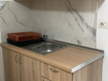 APARTAMENT 1+1. 25000 LEKE.QYTET STUDENTI.KOMISARIATI I POLICISE.