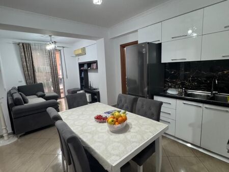 VENDESI APPARTAMENTO 3+1+2 – ASTIR (ALL'INCROCIO ROTONDA, VICINO AL BAR HARRLI, DI FRONTE A GENIUS)