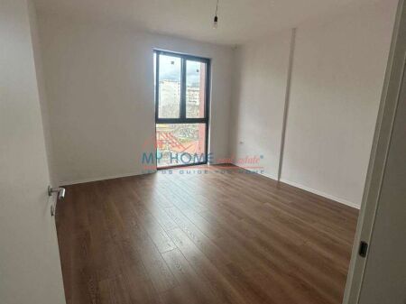 Zyre me qera tek Rruga e Kavajes Tirane