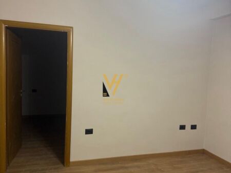 JEPET ZYRE 60 M2 ME QERA NE ALI DEM 50.000 LEKE