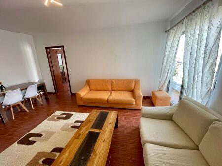Apartament 2+1 Qendra "Kristal", Komuna e Parisit 57'000 leke/muaj