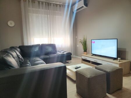 🏢Ne zonen e Myslym Shyrit,jepet me qera apartament 1+1,i mobiluar. 65,000Leke