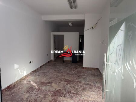 Premises for rent in the Paris Commune area, Tirana (ID 42611405)