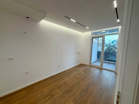 📣 VENDESI Appartamento 1+1 📍 Vicino a 21-Dhjetorit ✨  