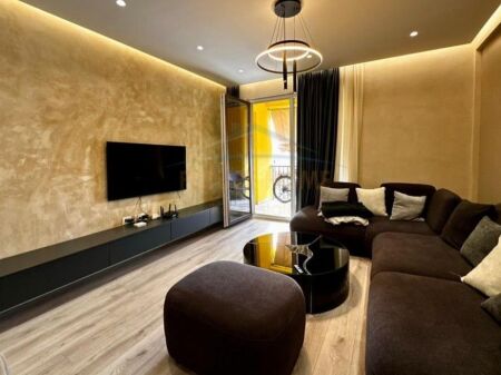 Shitet,Apartament 2+1+2+Post Parkimi , Kompleksi Grand Gallery, Yzberisht