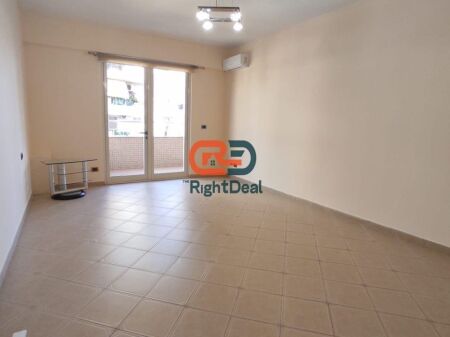 Prane Drejtorise Se Policise Tirane, Jepet Me Qira Ambient Per Zyre, Me Lokacion Perfekt!!!!