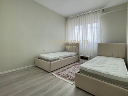 Apartament me qira 2+1+2+ Post Parkimi , Rruga e Durresit