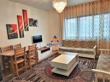 SHITET APARTAMENT 1+1+BALLKON "PRANE TREGUT TE MEDRESES , RRUGA 5 MAJ" 12000000 LEKE