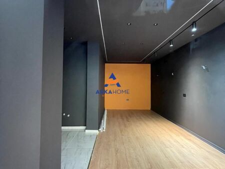 LOCALE IN AFFITTO "KOMUNA E PARISIT" 50.000 LEKE