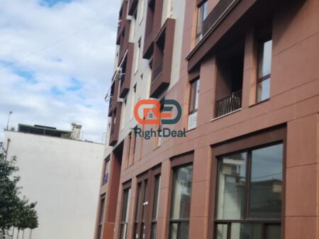 A Myslym Shyri, Locale Adatto Per Diversi Tipi Di Attività Commerciale In Affitto!!