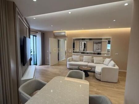 VENDIAMO APPARTAMENTO 2+1+2+ POSTO AUTO IN VIA DURRËS DI FRONTE AL COLOSSEO !!