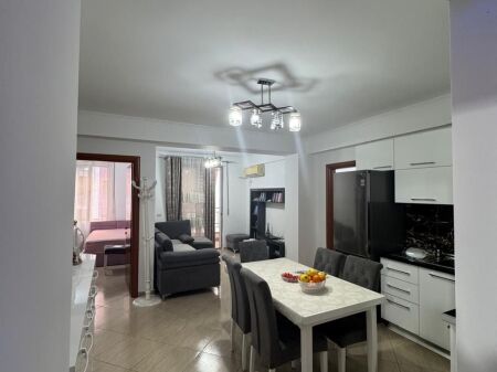 Apartament 3+1, Astir!