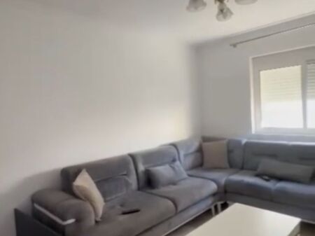 Jepet me qera apart 1+1 i mobiluar te Varri i Bamit