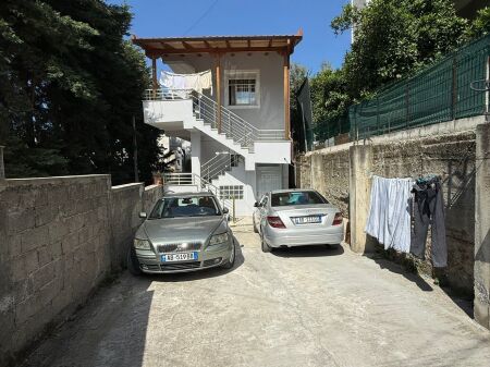 Jepet me qera shpi private