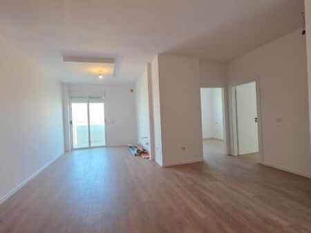 Apartament 2+1 në shitje pranë Portit & Vlora Marina