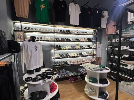 Occasion 6500€ the entire shop is sold 400 thousand lek monthly rent