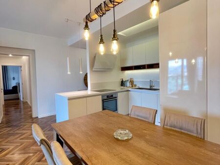 SUPER APARTAMENT 2+1 PER QIRA TEK AMBASADOR 3