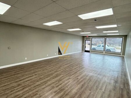 BUSINESS PREMISES FOR RENT 190 M2 ON BARRIKADAVE STREET 4,000 EURO