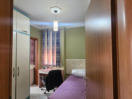 Shitet apartament 2+1 i organizuar shumë mirë, ideal për banim familjar ose investim.