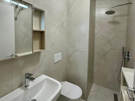 Me Qera: 1+1 (60m²)📍Ali Dem - Res. Kadiu, Mangalem 21 || 40,000 Lek/Muaj - Kt.6 || E Pabanuar me Pare✨️