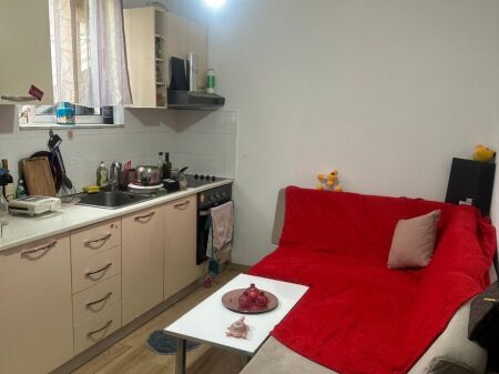 🏠Center near the Albanian Post Office (Central Offices) for rent second floor of a villa, 1+1, furnished 35,000L