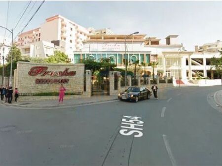 JEPET ME QERA, DYQAN, FRESKU, TIRANE(530581007-182)