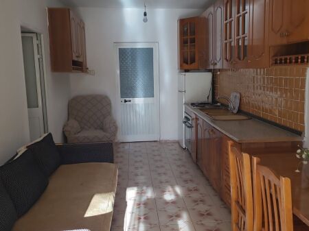 APARTAMENT 2+1. 30000 LEKE. RRUGA 5 MAJI