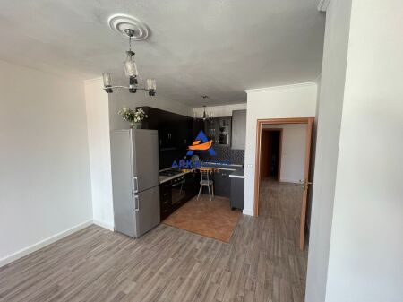 JEPET AMBIENT ZYRE 3+1+2+2BALLKONE "TE ISH-EKSPOZITA" 1000 EURO