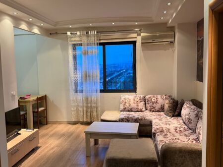 Apartament 2+1 per qira Rruga Karl Gega !