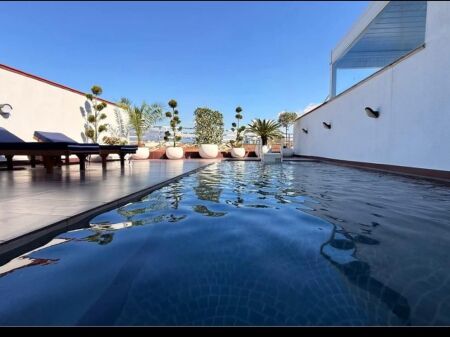 Vilë luksoze me qira te Kodra e Diellit .