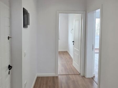 Shitet apartament 2+1 te Rruga Bardhyl