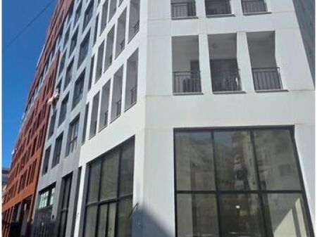 Locale commerciale in vendita ad Astir – Posizione strategica “angolo” sul bordo della strada!