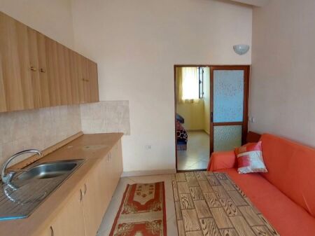 Jap me qera hyrje 1+1 prane Spitalit Amerikan 2