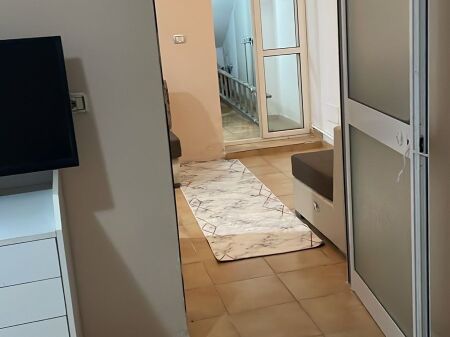 Apartament 1+1 per qera ne  Xhamllik !
