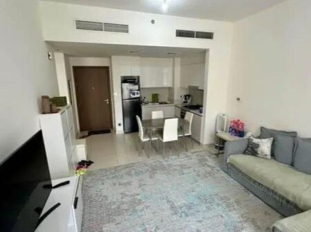 Ad Astir vicino alla rotonda si affitta appartamento 2+1 al secondo piano in un palazzo nuovo!