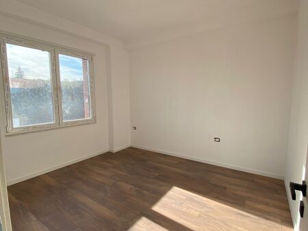 Paskuqan , Ahmati petrol , 1+1 per qera