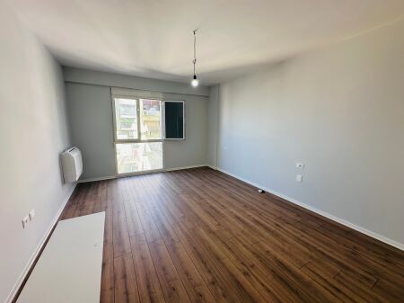 Jepet Me Qera Apartament 2+1+1 Ballkon +1 Depo