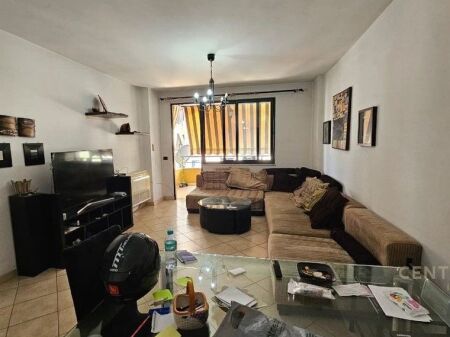 Appartamento 2+1 in vendita nella zona di 21 Dhjetorit