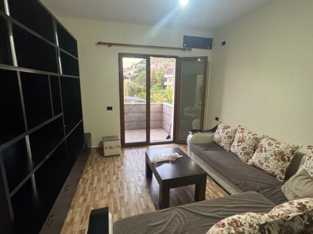 apartament 1+1 me qira  7 minuta nga spitali amerikan 3