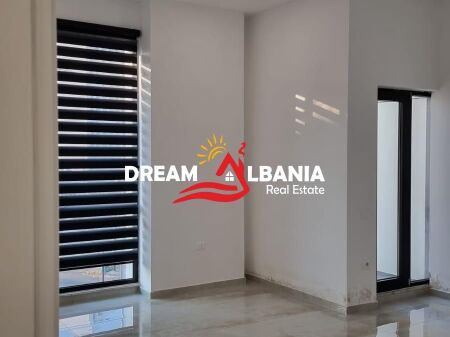 Locale commerciale in affitto presso Farmacia 10, in via Dibra (ID 4261935)