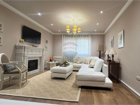 Jepet apartament 2+1+2 per qira ne Bllok !