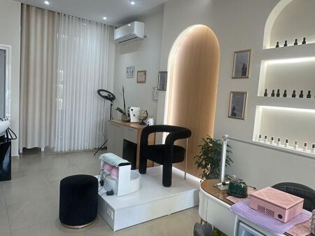 Shitet Biznes Sallon Estetik tek Rruga e Kavajes (ID BSHB179) Tirane