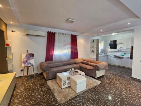 Apartament 2+1 per qira tek Komuna e Parisit!