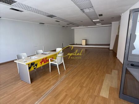 OFFICE FOR RENT 85 M2 CENTER 100,000 LEKE