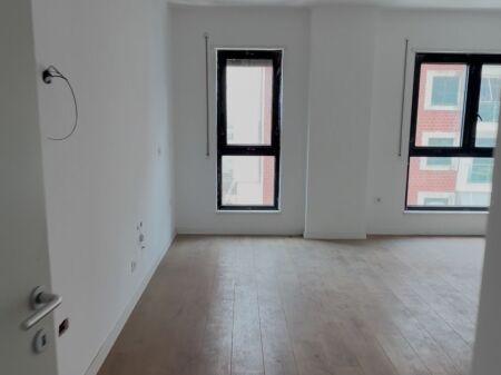 🏡 2+1+2 për shitje – Komuna e Parisit