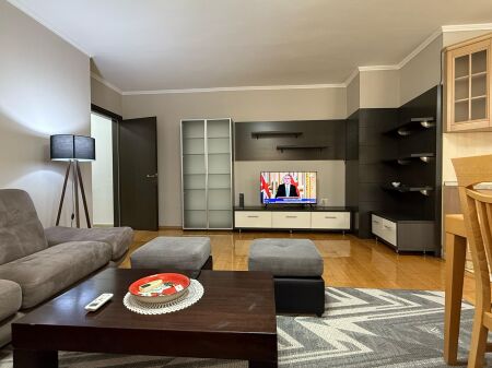 Apartament 2+1 për shitje pranë stadiumit Air Albania – Lokacion elitar në zemër të Tiranës