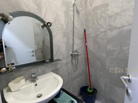 Garsoniere me qira ne zonen e 5 majit!