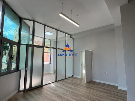 PREMISES FOR RENT 123M2 "COMMUNE OF PARIS" 1600 EURO