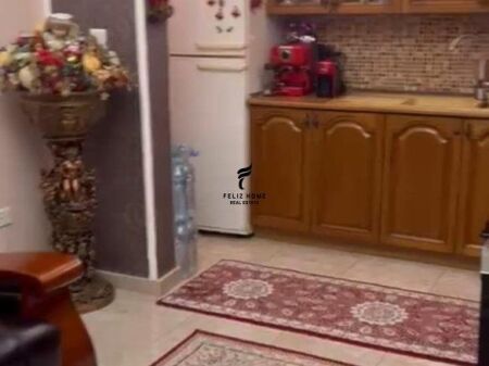 APARTAMENT ME QERA 2+1 ISH EKSPOZITA 70.000 LEKE FH-68349